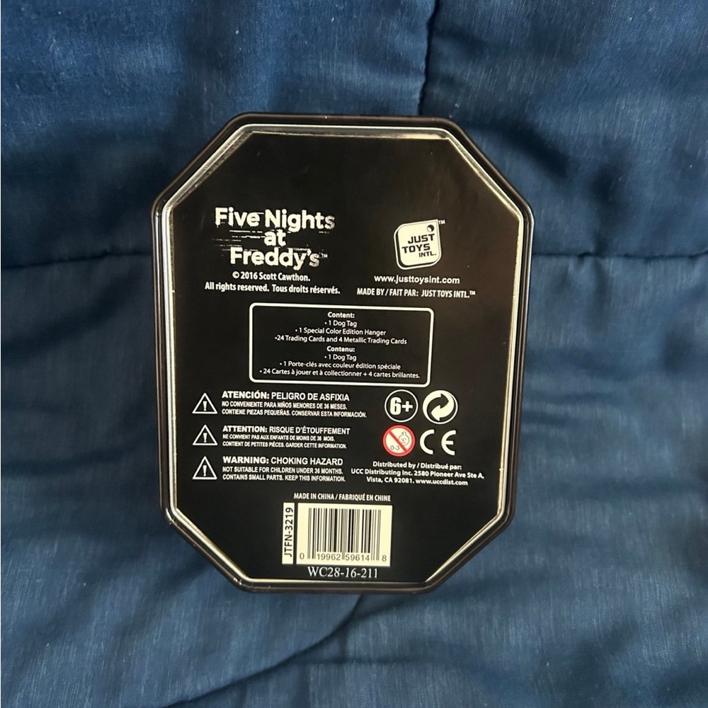 Five Nights at Freddy’s Collectible Tin + Bonnie Keychain - Picture 8 of 11